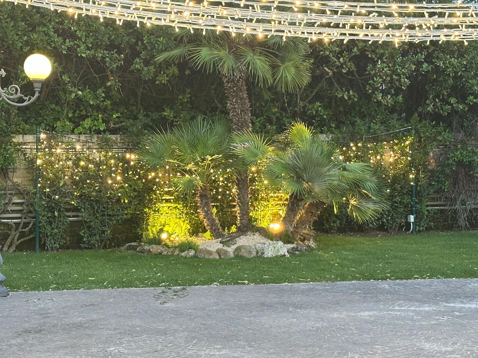 Illuminazione giardino luci decorative villa privata